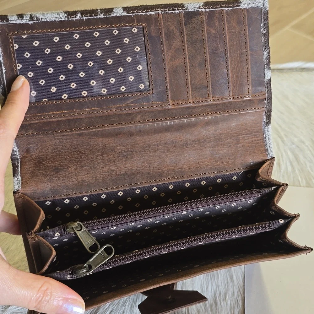 Cowhide Leather Wallet - Picture 10 of 13